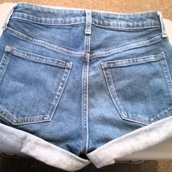 Old Navy Women's O.G. High Rise Short - Size 4 - Medium Wash - Cuffed - Picture 4 of 4